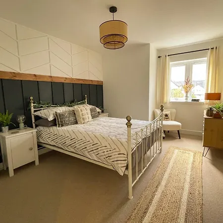 Stylish, Central Home With Open-Plan Living Fort William Exterior photo