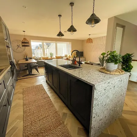 Stylish, Central Home With Open-Plan Living Fort William Exterior photo