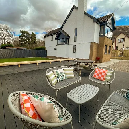 Stylish, Central Home With Open-Plan Living Fort William Exterior photo